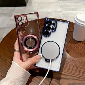 Phone case with mirror effect held by a hand on a wooden table.
