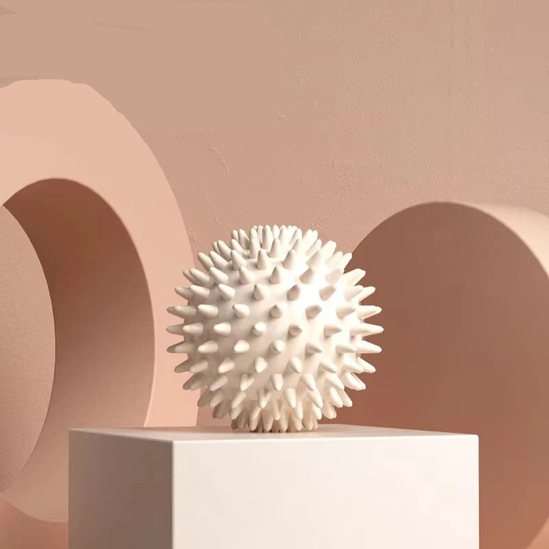 White textured ball on a beige platform with '5pcs' text above.