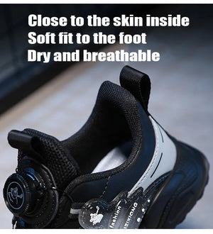 Black sneaker with text highlighting comfort features on a blurred background