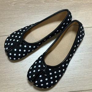 Women's artificial leather toe separator loafers with round toe and flat rubber sole