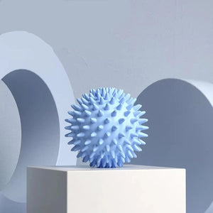 Blue spiked ball on a white platform with '5pcs' text above on a light gray background